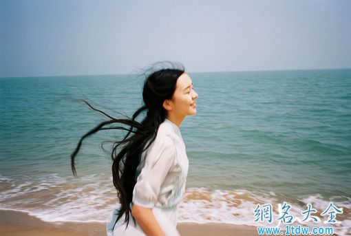 回忆是件很累的事 就像失眠怎么躺都不对的样子