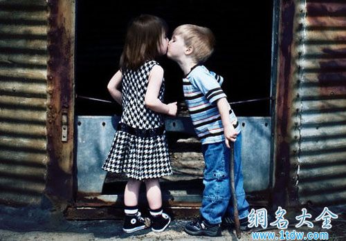 小孩情侣图片